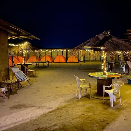 Pepon Surf Camp Hotel Máncora Buitenkant foto