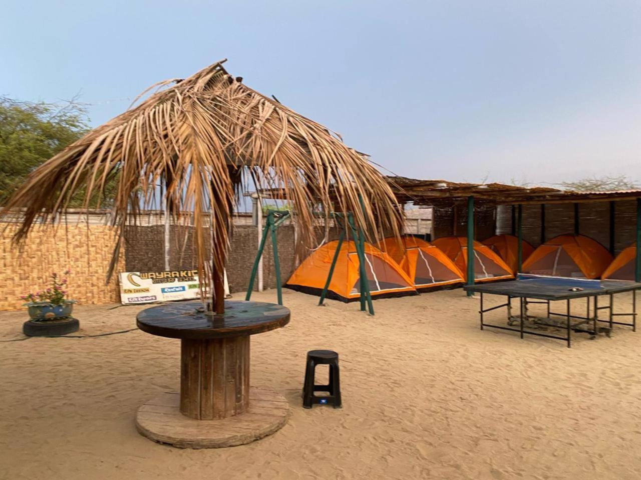 Pepon Surf Camp Hotel Máncora Buitenkant foto